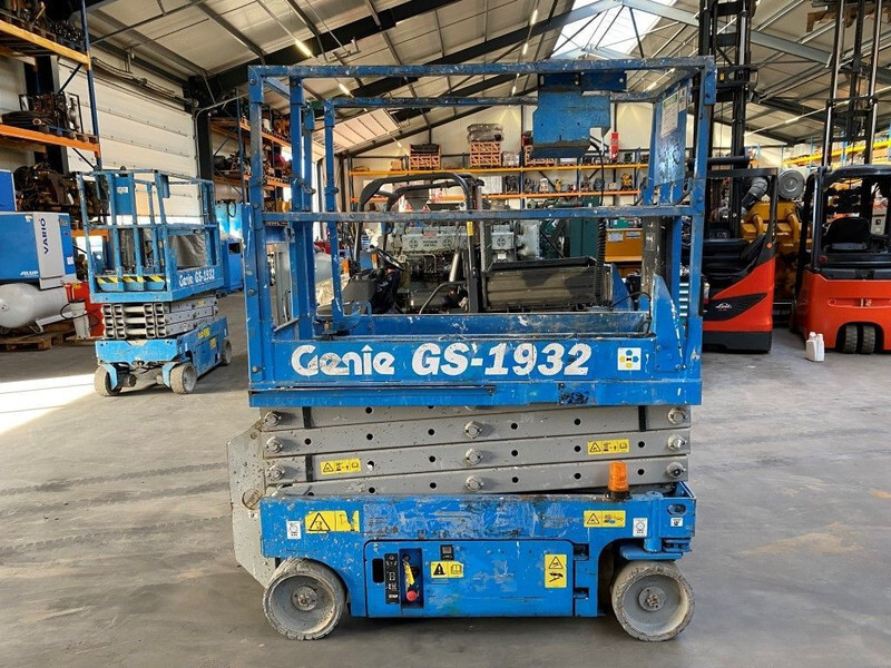 Škarjasta dvižna ploščad Genie GS 1932 Elektrische Schaarhoogwerker 7.8 meter werkhoogte 304 uur !: slika 7