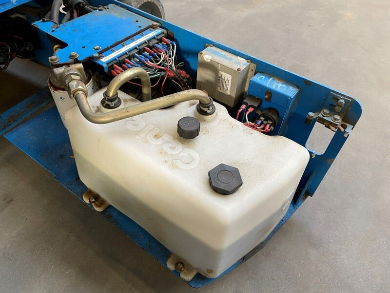 Škarjasta dvižna ploščad Genie GS 1932 Elektrische Schaarhoogwerker 7.8 meter werkhoogte 304 uur !: slika 12