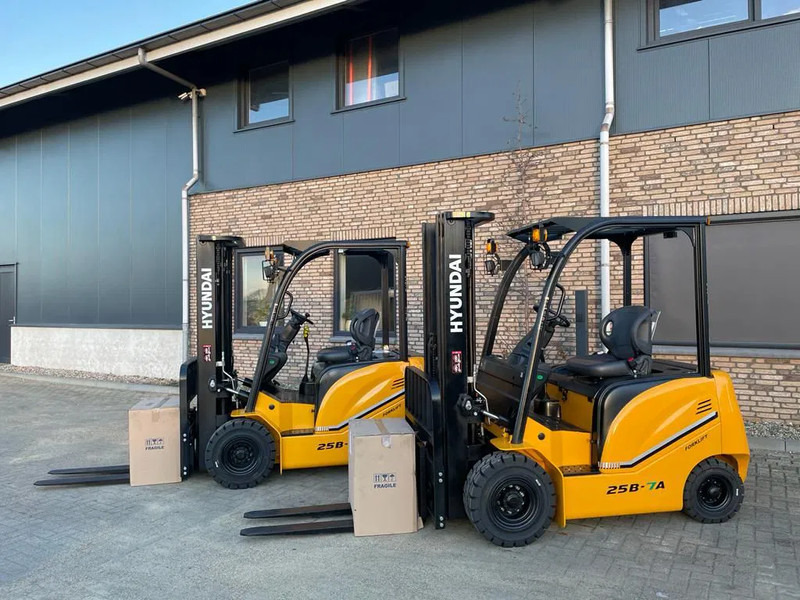 Hyundai 25B-7A 2.5 ton Triplex Freelift Sideshift Elektra Heftruck Nieuw - Električni viličar: slika 2 Hyundai 25B-7A 2.5 ton Triplex Freelift Sideshift Elektra Heftruck Nieuw - Električni viličar: slika 2