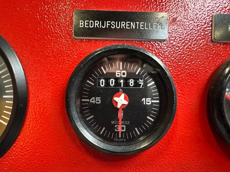 Iveco 8361 SRM 32.00 Van Wijk & Boerma 567 m3 / h 295 PK 8.6 Bar Diesel Waterpomp Firepack - Črpalka za vodo: slika 4 Iveco 8361 SRM 32.00 Van Wijk & Boerma 567 m3 / h 295 PK 8.6 Bar Diesel Waterpomp Firepack - Črpalka za vodo: slika 4