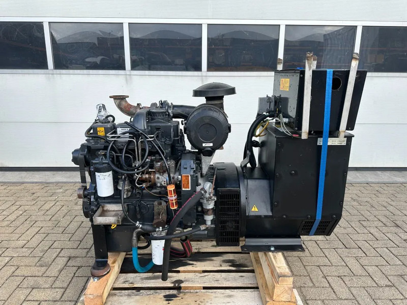 Iveco FPT NEF45 SM1A.A0 Stamford 60 kVA generatorset - Generator: slika 1 Iveco FPT NEF45 SM1A.A0 Stamford 60 kVA generatorset - Generator: slika 1