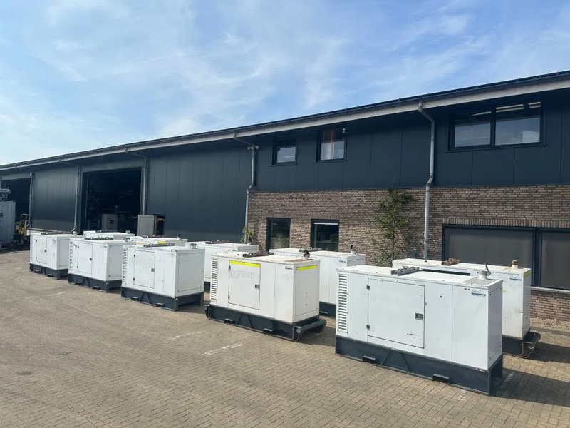 Iveco FPT NEF45 SM1A.A004 Stamford 60 kVA Silent Renrtal generatorset - Generator: slika 2 Iveco FPT NEF45 SM1A.A004 Stamford 60 kVA Silent Renrtal generatorset - Generator: slika 2