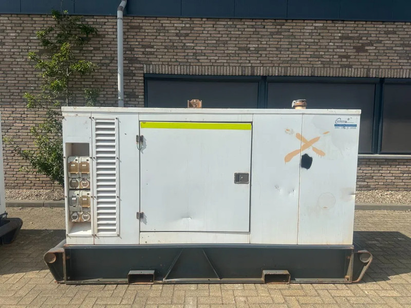 Iveco FPT NEF45 SM1A.A004 Stamford 60 kVA Silent Renrtal generatorset - Generator: slika 1 Iveco FPT NEF45 SM1A.A004 Stamford 60 kVA Silent Renrtal generatorset - Generator: slika 1