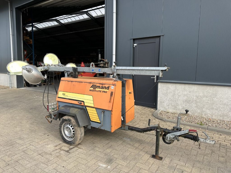 Kubota D905 Allmand Mobiele Lichtmast Aggregaat Light Tower 8.1 meter - Razsvetljevalni stolp: slika 5 Kubota D905 Allmand Mobiele Lichtmast Aggregaat Light Tower 8.1 meter - Razsvetljevalni stolp: slika 5