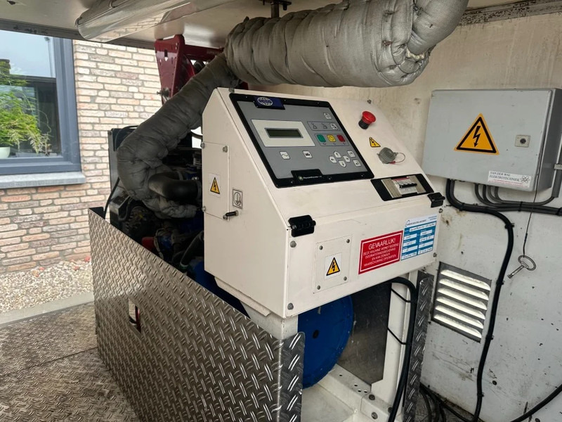 Perkins DIBO IBH-M 20015 Hogedruk unit 200 Bar 1500 L / min Mobiele Aanhanger 12.5 kVA aggregaat - Visokotlačni čistilec: slika 3 Perkins DIBO IBH-M 20015 Hogedruk unit 200 Bar 1500 L / min Mobiele Aanhanger 12.5 kVA aggregaat - Visokotlačni čistilec: slika 3