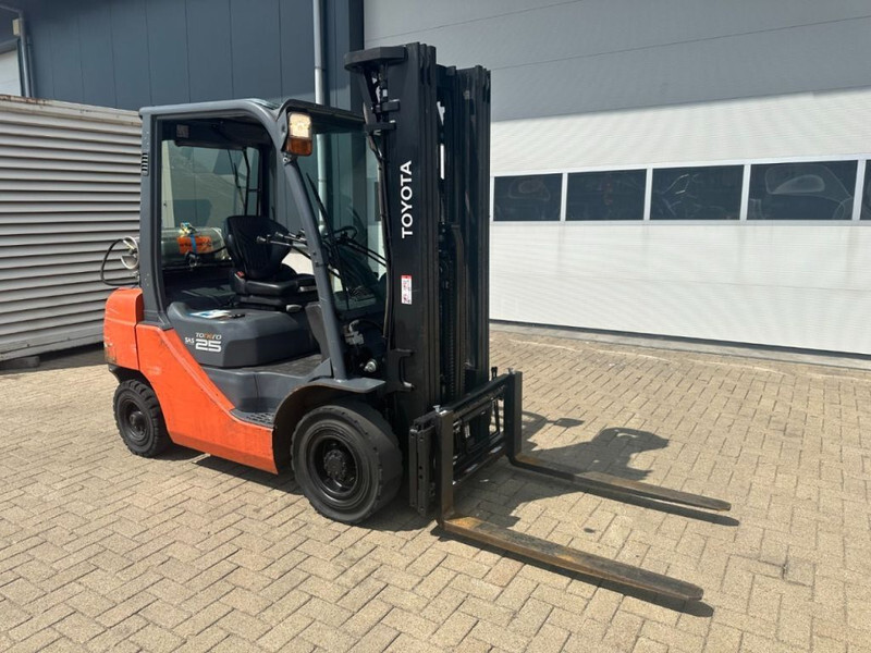 Toyota 2.5 ton Tonero 25 Triplex Freelift Sideshift LPG Heftruck - Plinski viličar: slika 2 Toyota 2.5 ton Tonero 25 Triplex Freelift Sideshift LPG Heftruck - Plinski viličar: slika 2