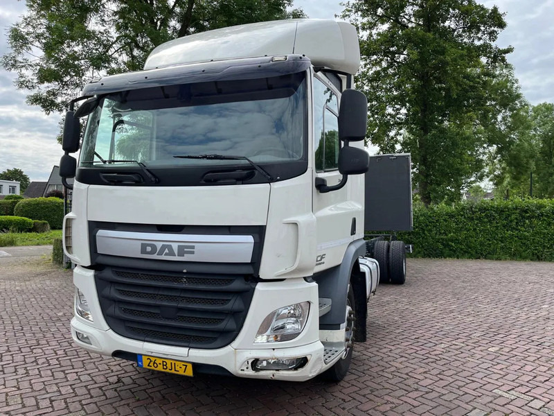 DAF CF 260 CF 260 FA CHASSIS CABINE EURO 6 - Tovornjak-šasija: slika 2 DAF CF 260 CF 260 FA CHASSIS CABINE EURO 6 - Tovornjak-šasija: slika 2