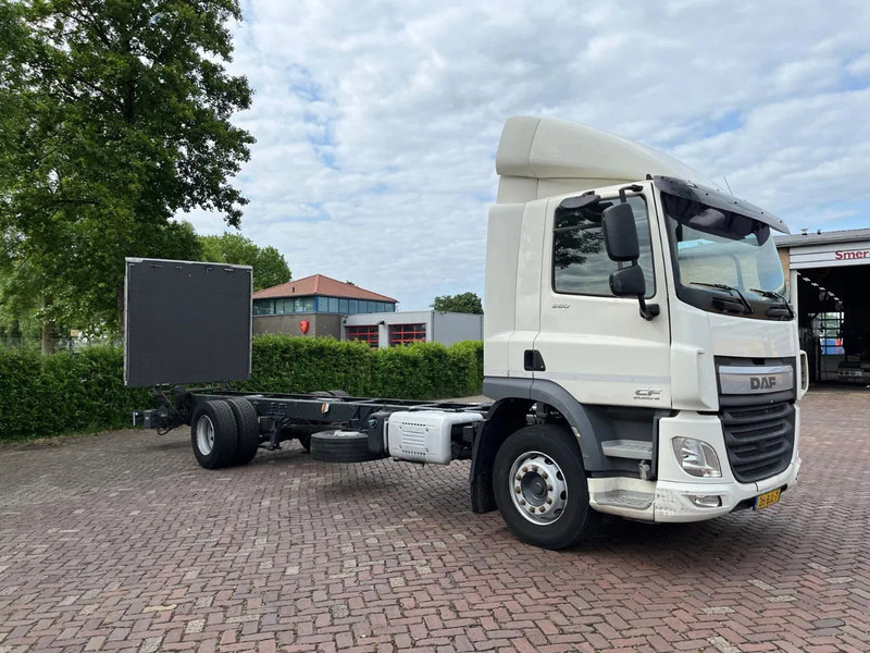 DAF CF 260 CF 260 FA CHASSIS CABINE EURO 6 - Tovornjak-šasija: slika 5 DAF CF 260 CF 260 FA CHASSIS CABINE EURO 6 - Tovornjak-šasija: slika 5