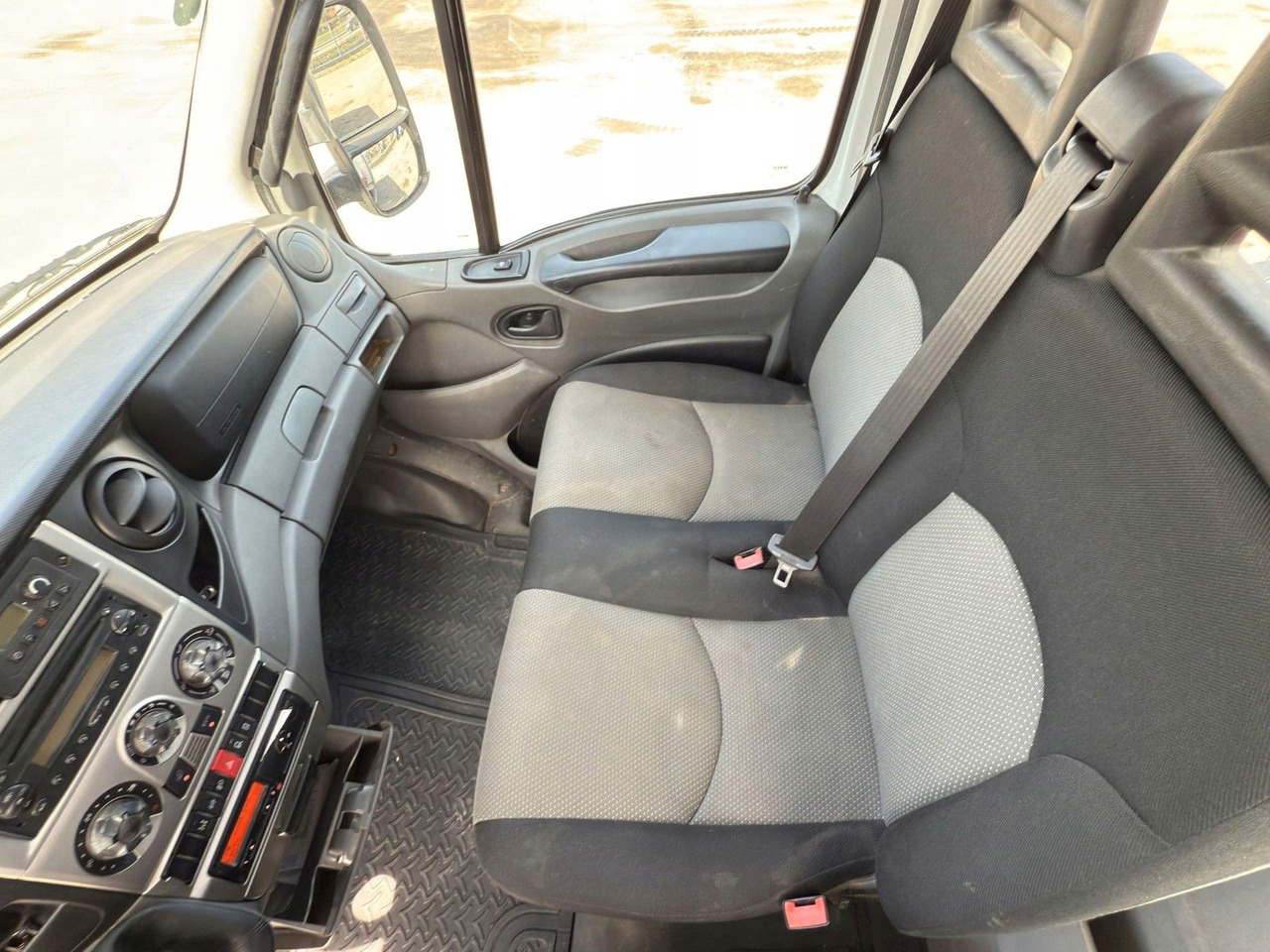 Dostavno vozilo s kesonom Iveco Daily 65C14 Pritsche 3,75 m FASSI F38 A.22: slika 11 Dostavno vozilo s kesonom Iveco Daily 65C14 Pritsche 3,75 m FASSI F38 A.22: slika 11