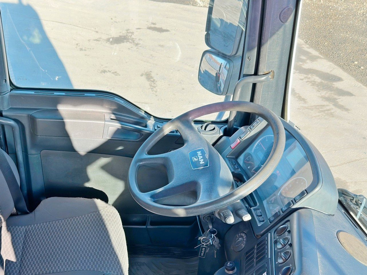 MAN TGA 33.480* Sattelzugmaschine * PK 33002-EH lizing MAN TGA 33.480* Sattelzugmaschine * PK 33002-EH: slika 12 MAN TGA 33.480* Sattelzugmaschine * PK 33002-EH lizing MAN TGA 33.480* Sattelzugmaschine * PK 33002-EH: slika 12