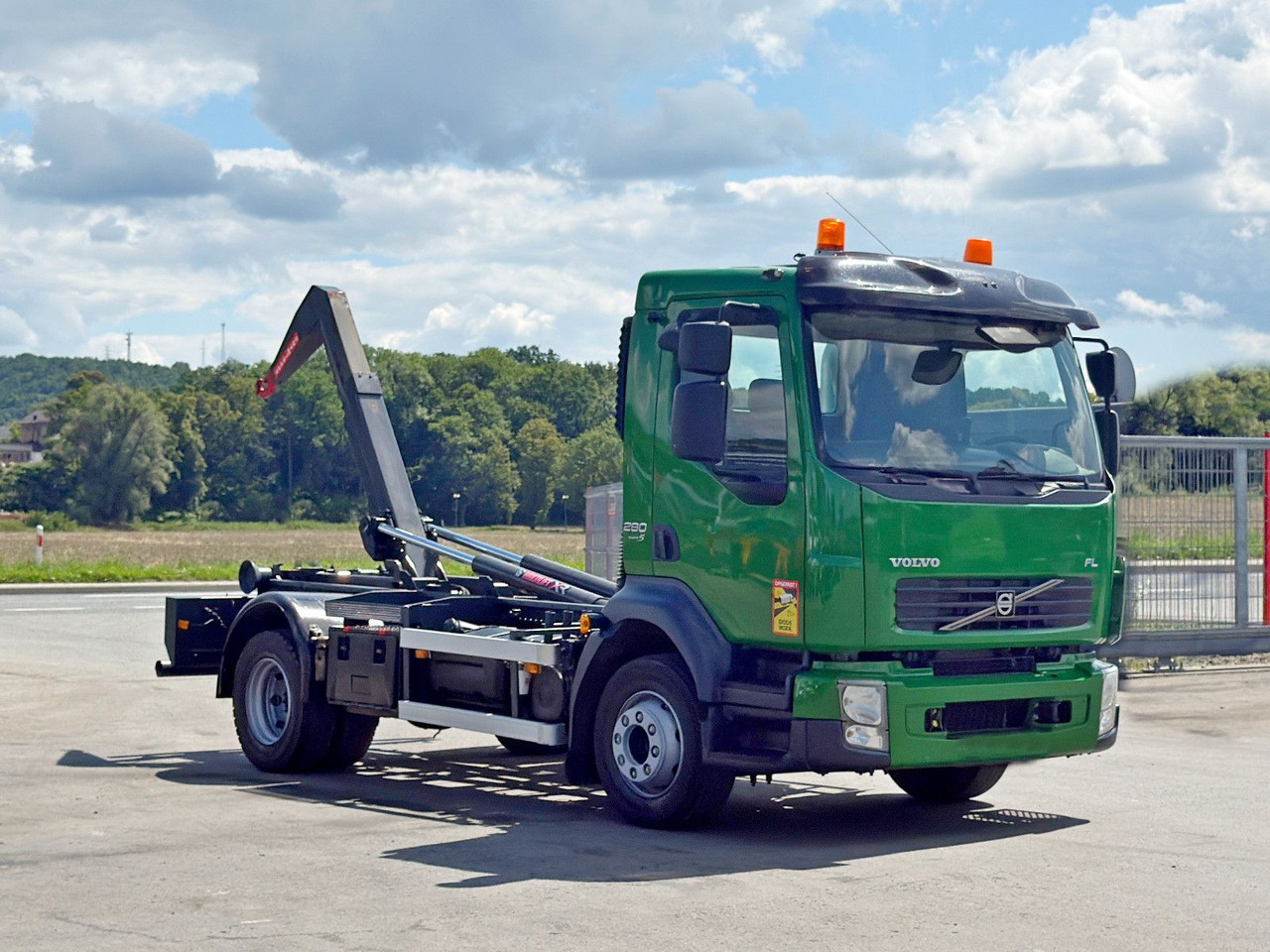 Volvo FL 280 * Abrollkipper * TOPZUSTAND - Kotalni prekucni tovornjak: slika 2 Volvo FL 280 * Abrollkipper * TOPZUSTAND - Kotalni prekucni tovornjak: slika 2