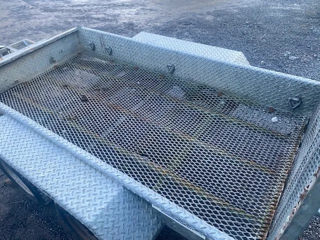 Used Indespension trailer 8x4 with ramp - Prikolica za prevoz strojev: slika 4 Used Indespension trailer 8x4 with ramp - Prikolica za prevoz strojev: slika 4