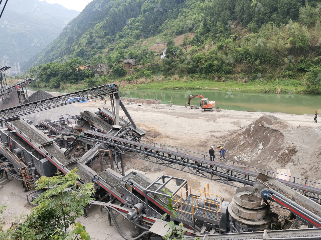 LIMING NK series mobile crusher - Mobilni drobilec: slika 2 LIMING NK series mobile crusher - Mobilni drobilec: slika 2