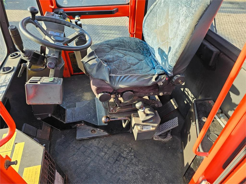 Kalmar DCB32 RoRo - Diesel viličar: slika 1 Kalmar DCB32 RoRo - Diesel viličar: slika 1