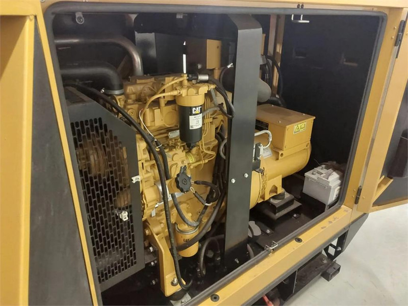 Cat DE33E0 - Oprema za rokovanje z materiali: slika 3 Cat DE33E0 - Oprema za rokovanje z materiali: slika 3