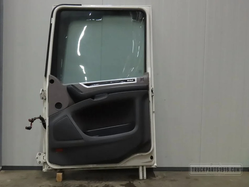 DAF Body & Chassis Parts Portier Re. DAF XF 106 - Vrata in deli za Tovornjak: slika 2 DAF Body & Chassis Parts Portier Re. DAF XF 106 - Vrata in deli za Tovornjak: slika 2