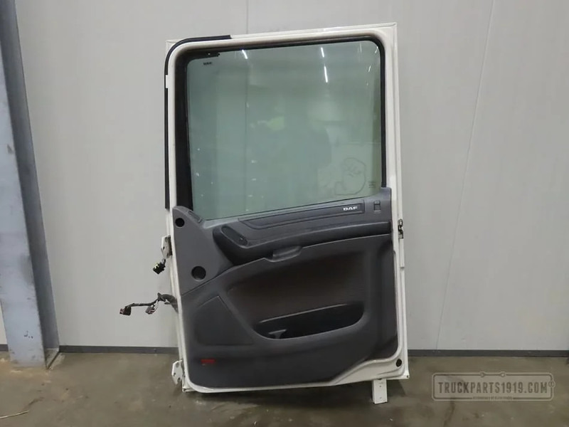 DAF Body & Chassis Parts Portier Re. DAF XF 106 - Vrata in deli za Tovornjak: slika 4 DAF Body & Chassis Parts Portier Re. DAF XF 106 - Vrata in deli za Tovornjak: slika 4
