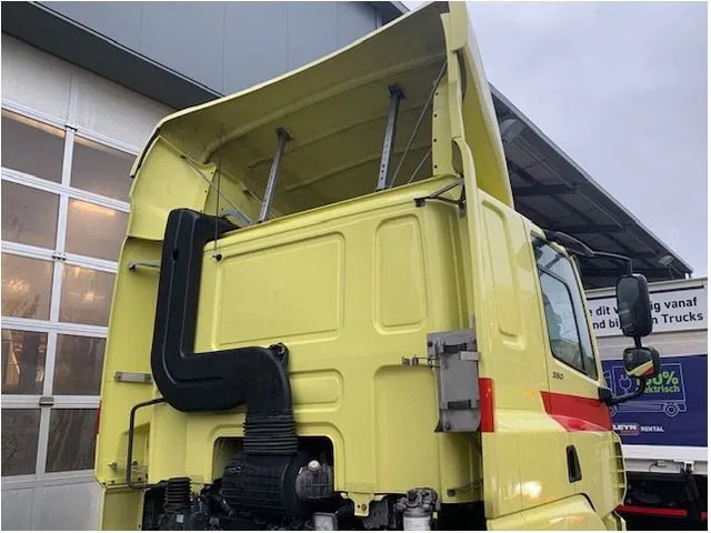 DAF CF Sleeper Cab L2 H1 Euro6 - Kabina in notranjost za Tovornjak: slika 4 DAF CF Sleeper Cab L2 H1 Euro6 - Kabina in notranjost za Tovornjak: slika 4