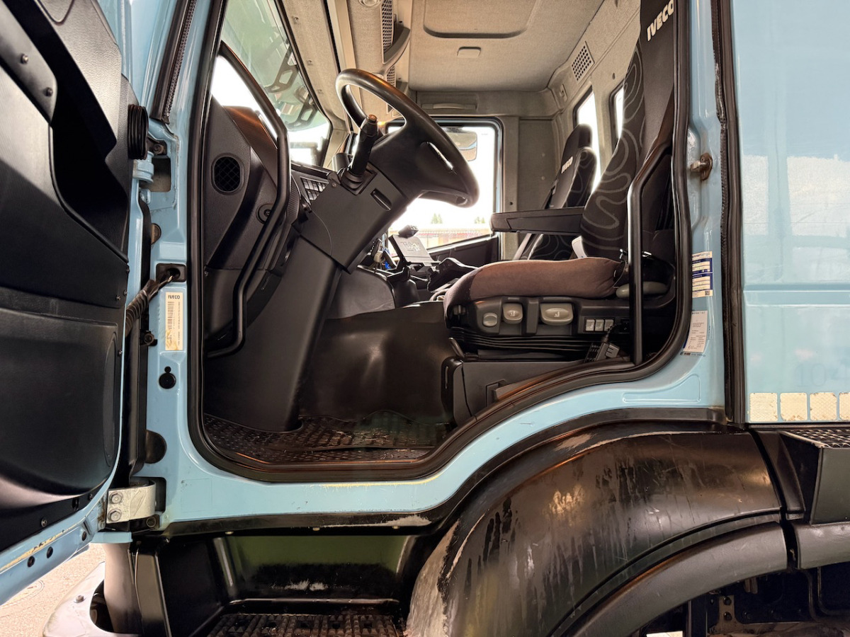 IVECO 340T45 Trakker 8x4 - Kotalni prekucni tovornjak: slika 5 IVECO 340T45 Trakker 8x4 - Kotalni prekucni tovornjak: slika 5