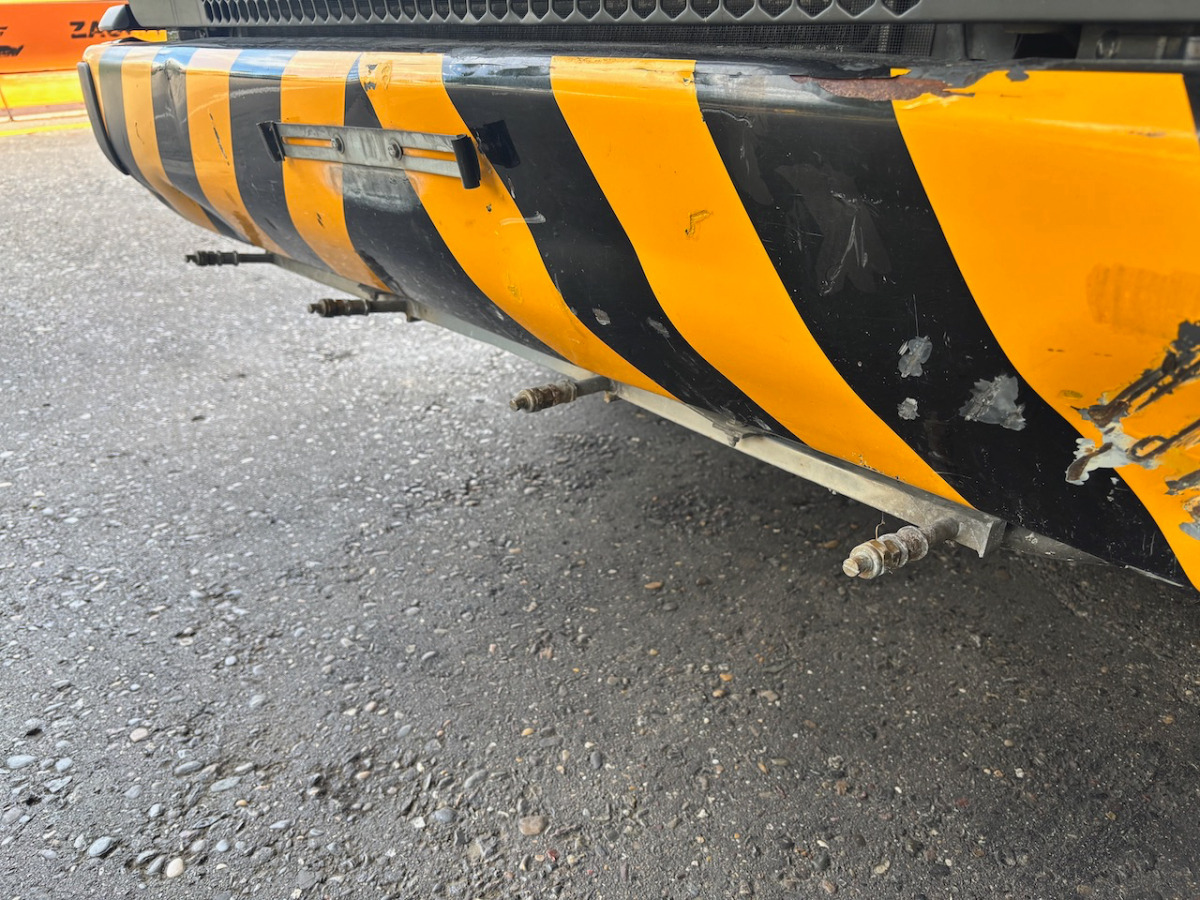 SCANIA P114 GB - Vozilo za pometanje: slika 4 SCANIA P114 GB - Vozilo za pometanje: slika 4