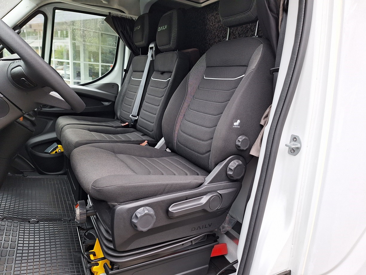 Iveco Daily 70C18 Backsleeper BÄR - Tovornjak s ponjavo: slika 3 Iveco Daily 70C18 Backsleeper BÄR - Tovornjak s ponjavo: slika 3
