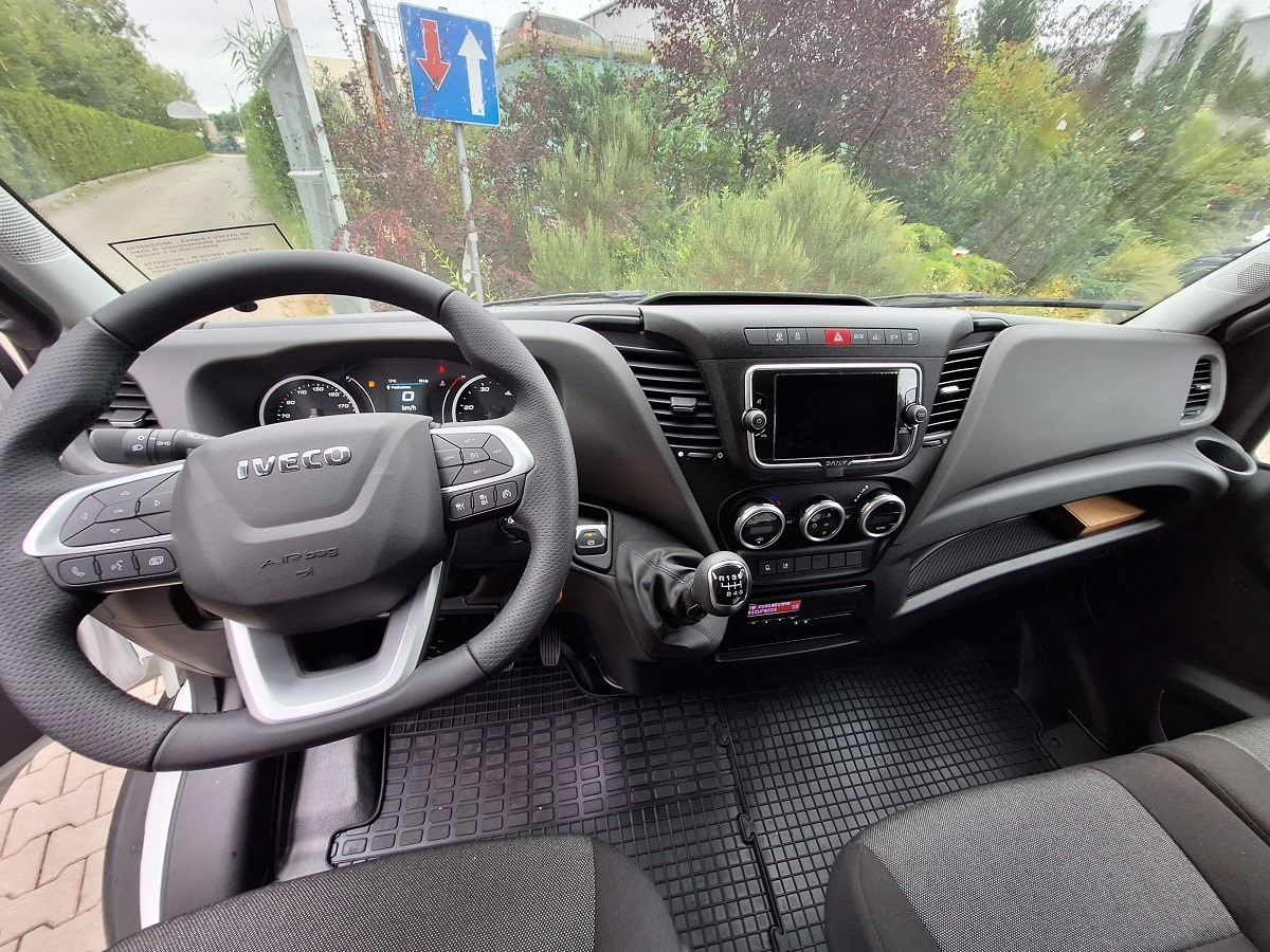 Iveco Daily 70C18A8 Backsleeper BÄR - Dostavno vozilo s ponjavo: slika 4 Iveco Daily 70C18A8 Backsleeper BÄR - Dostavno vozilo s ponjavo: slika 4