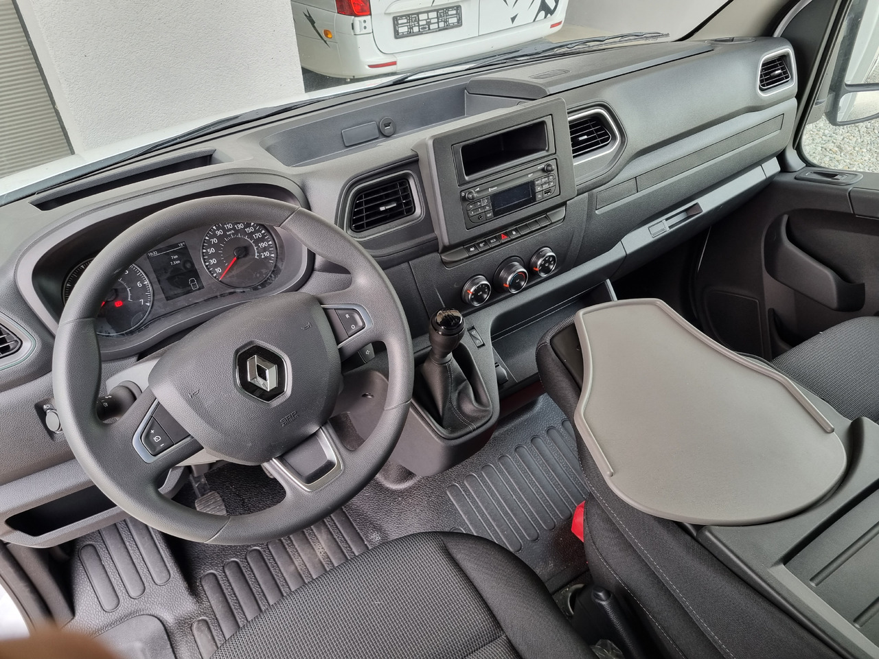 Renault Master 165 Koffer Platform Tiefrahmen - Dostavno vozilo z zabojnikom: slika 5 Renault Master 165 Koffer Platform Tiefrahmen - Dostavno vozilo z zabojnikom: slika 5