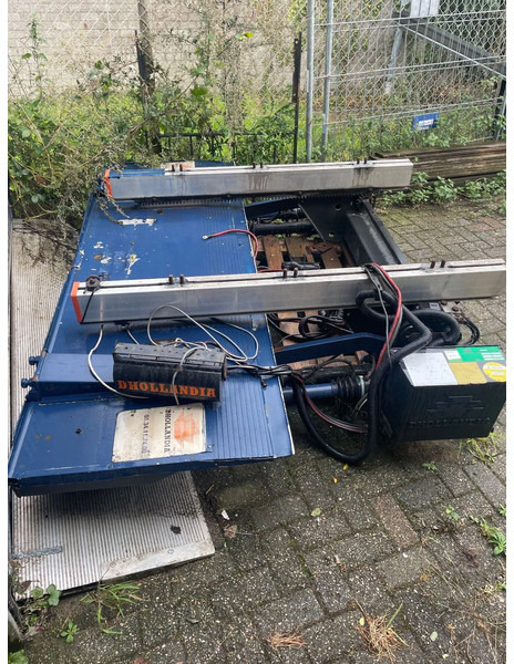 Kässbohrer 1500 KG Laadklep. Gebruikt - Polprikolica zabojnik: slika 1 Kässbohrer 1500 KG Laadklep. Gebruikt - Polprikolica zabojnik: slika 1