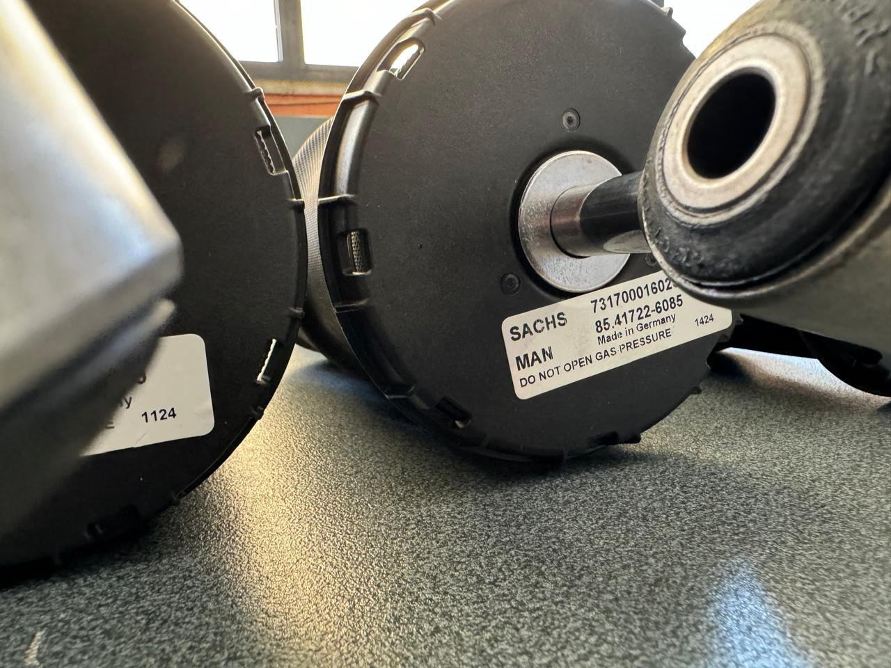 CAB SUSPENSION ON FRAME (FRONT-REAR) MAN TGS - Vzmetenje kabine: slika 3 CAB SUSPENSION ON FRAME (FRONT-REAR) MAN TGS - Vzmetenje kabine: slika 3