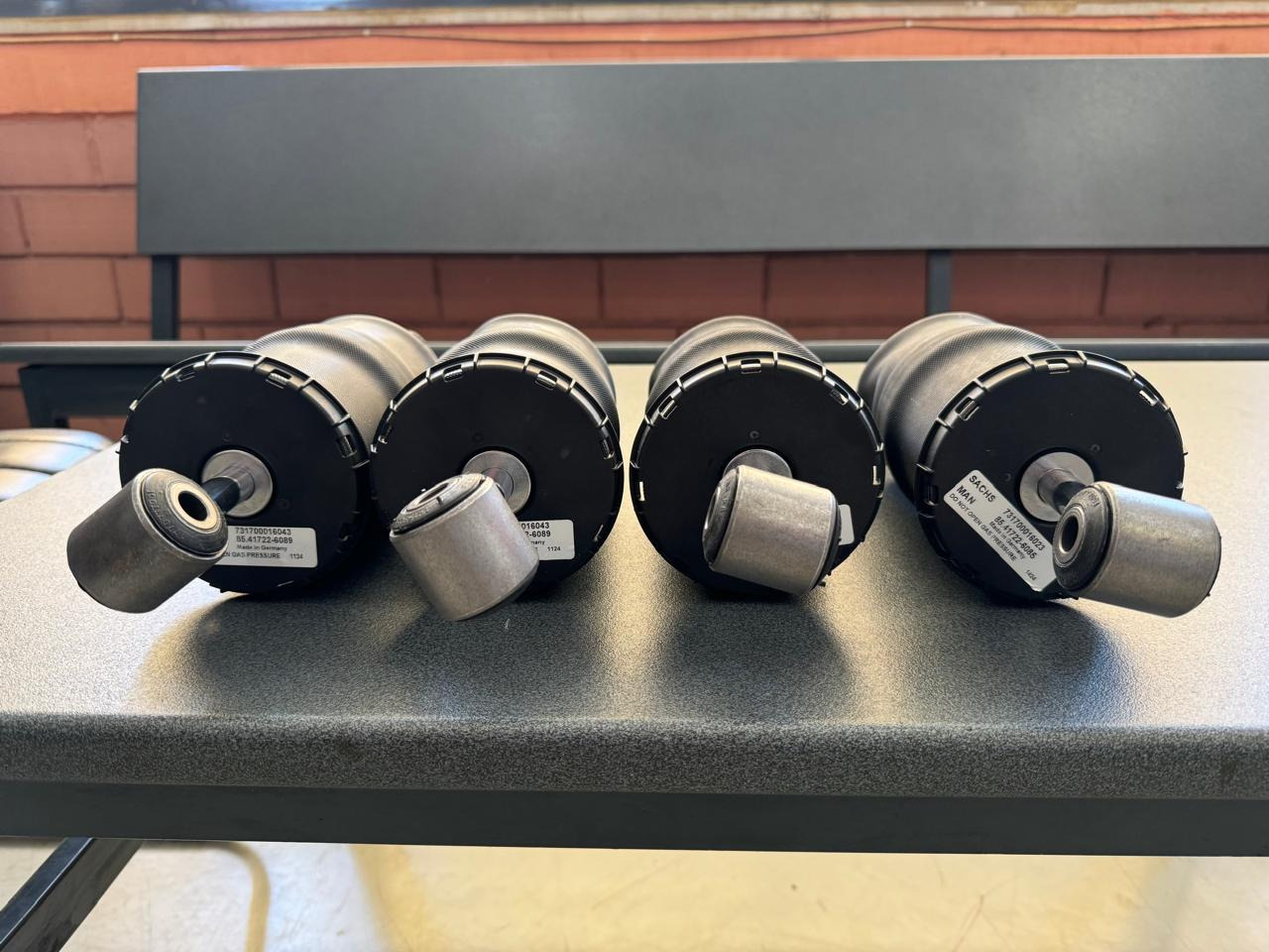 CAB SUSPENSION ON FRAME (FRONT-REAR) MAN TGS - Vzmetenje kabine: slika 1 CAB SUSPENSION ON FRAME (FRONT-REAR) MAN TGS - Vzmetenje kabine: slika 1