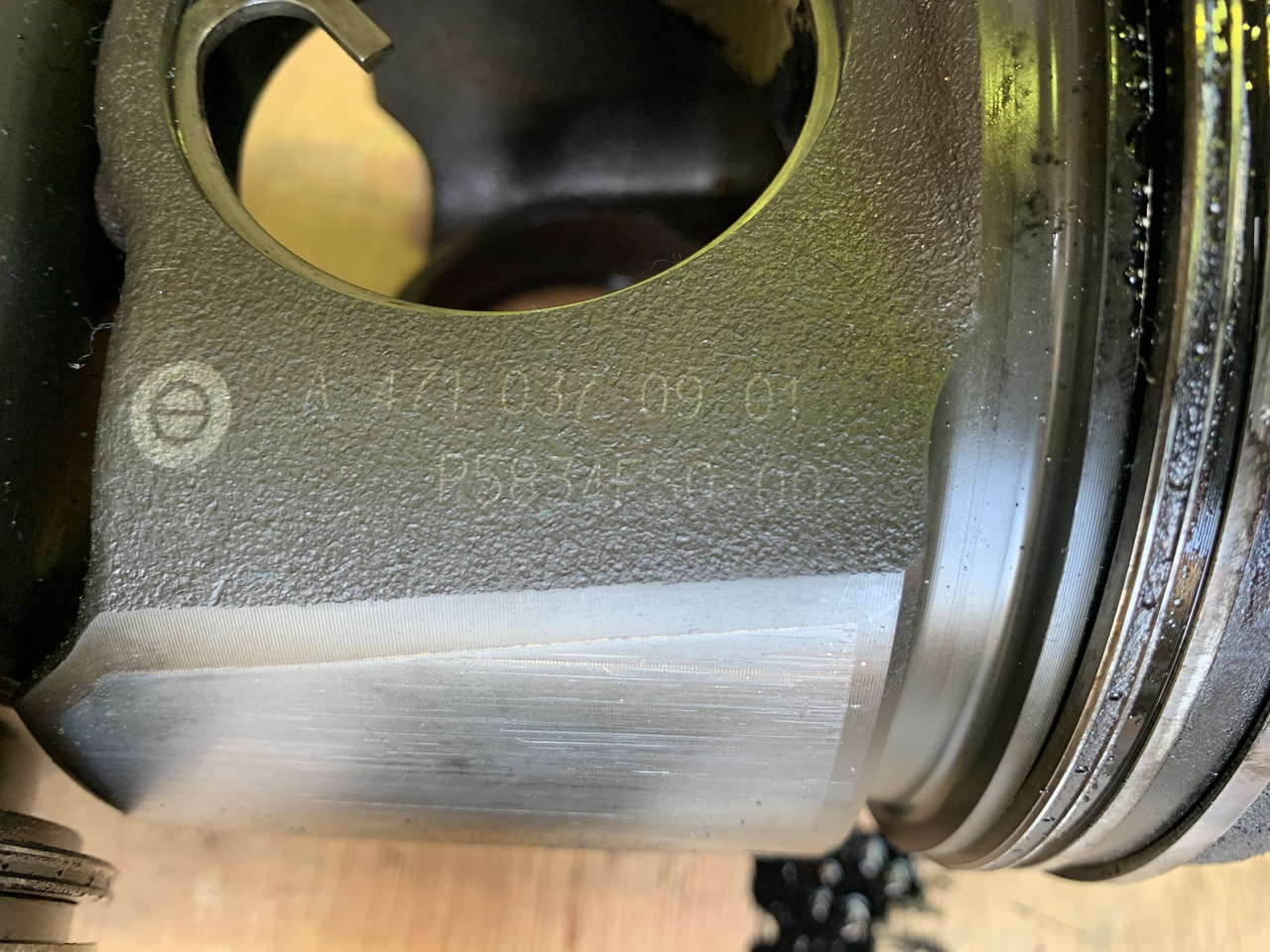 CONNECTING ROD WITH PISTONS OM 471LA 420PS EURO 5 - Motor in deli za Tovornjak: slika 4 CONNECTING ROD WITH PISTONS OM 471LA 420PS EURO 5 - Motor in deli za Tovornjak: slika 4