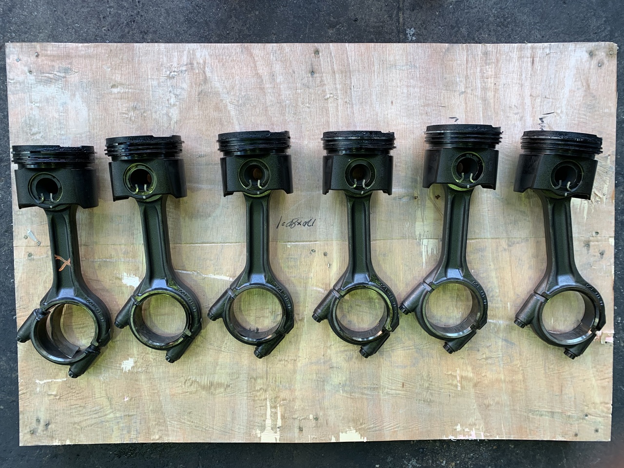 CONNECTING ROD WITH PISTONS OM 471LA 420PS EURO 5 - Motor in deli za Tovornjak: slika 2 CONNECTING ROD WITH PISTONS OM 471LA 420PS EURO 5 - Motor in deli za Tovornjak: slika 2
