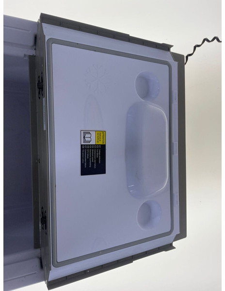 Volvo FH Fridge 82174070 - Kabina in notranjost: slika 4 Volvo FH Fridge 82174070 - Kabina in notranjost: slika 4