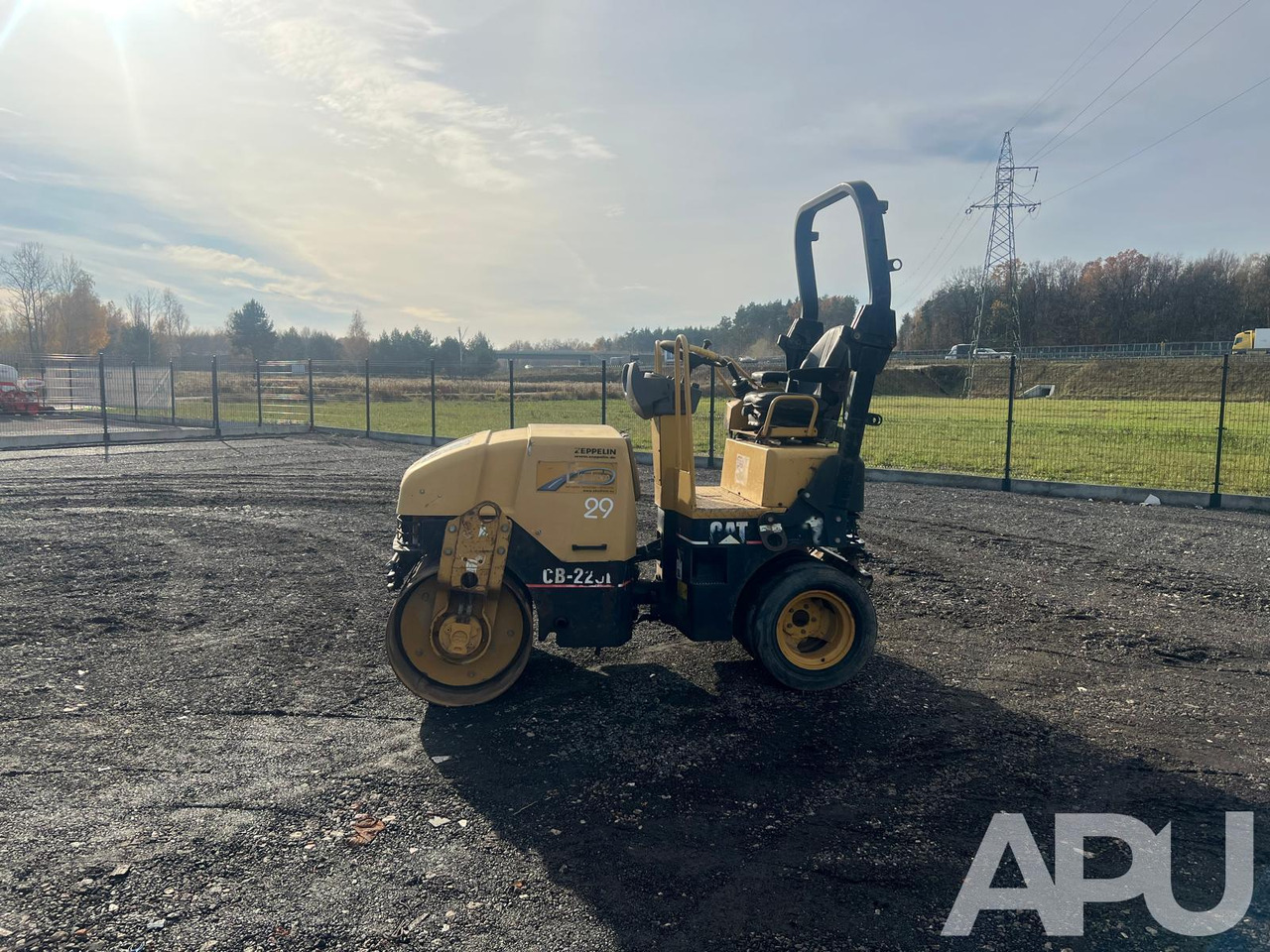 CATERPILLAR CB-225E - Valjar: slika 2 CATERPILLAR CB-225E - Valjar: slika 2