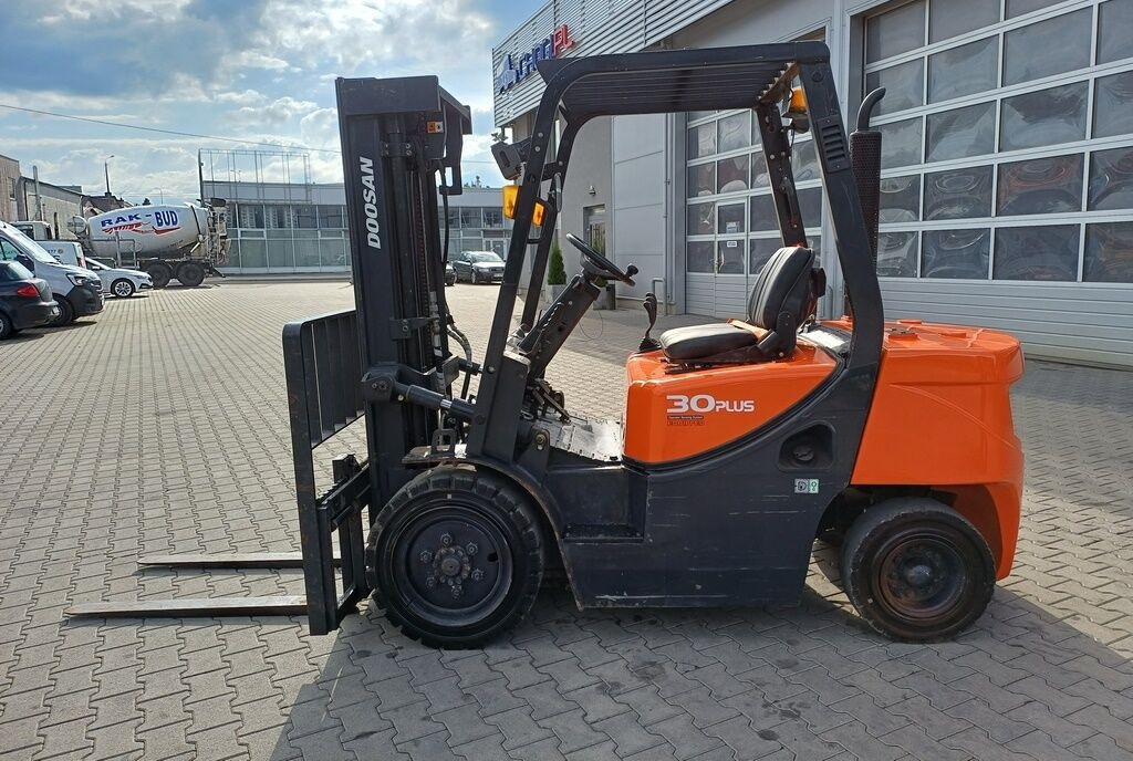 Diesel viličar Doosan D30 GP PLUS: slika 6