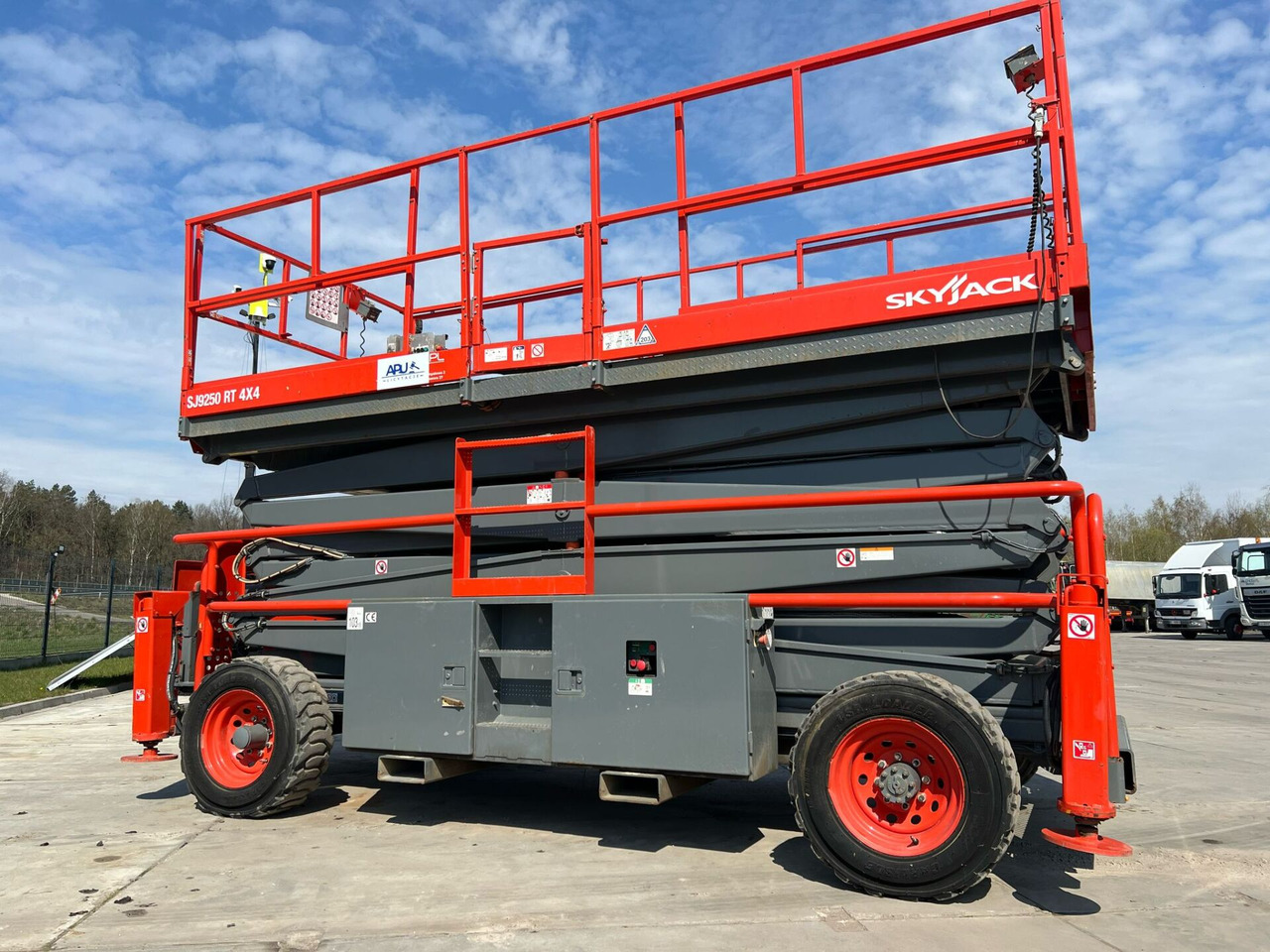 SKYJACK SJ 9250 4×4 - Škarjasta dvižna ploščad: slika 2 SKYJACK SJ 9250 4×4 - Škarjasta dvižna ploščad: slika 2