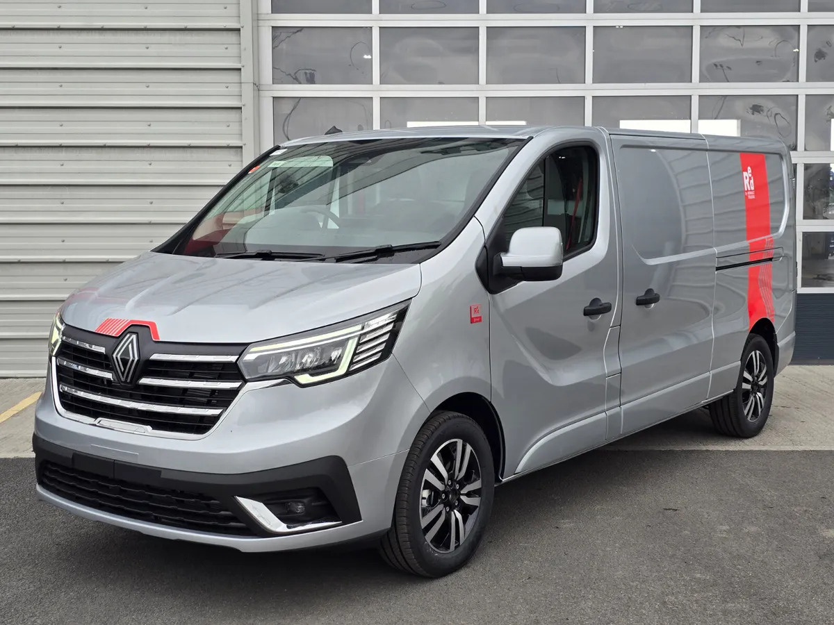 NEW Renault Trafic Exclusive 170BHP/150BHP Manual Silver - Furgon: slika 5 NEW Renault Trafic Exclusive 170BHP/150BHP Manual Silver - Furgon: slika 5