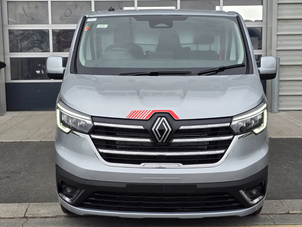 NEW Renault Trafic Exclusive 170BHP/150BHP Manual Silver - Furgon: slika 4 NEW Renault Trafic Exclusive 170BHP/150BHP Manual Silver - Furgon: slika 4