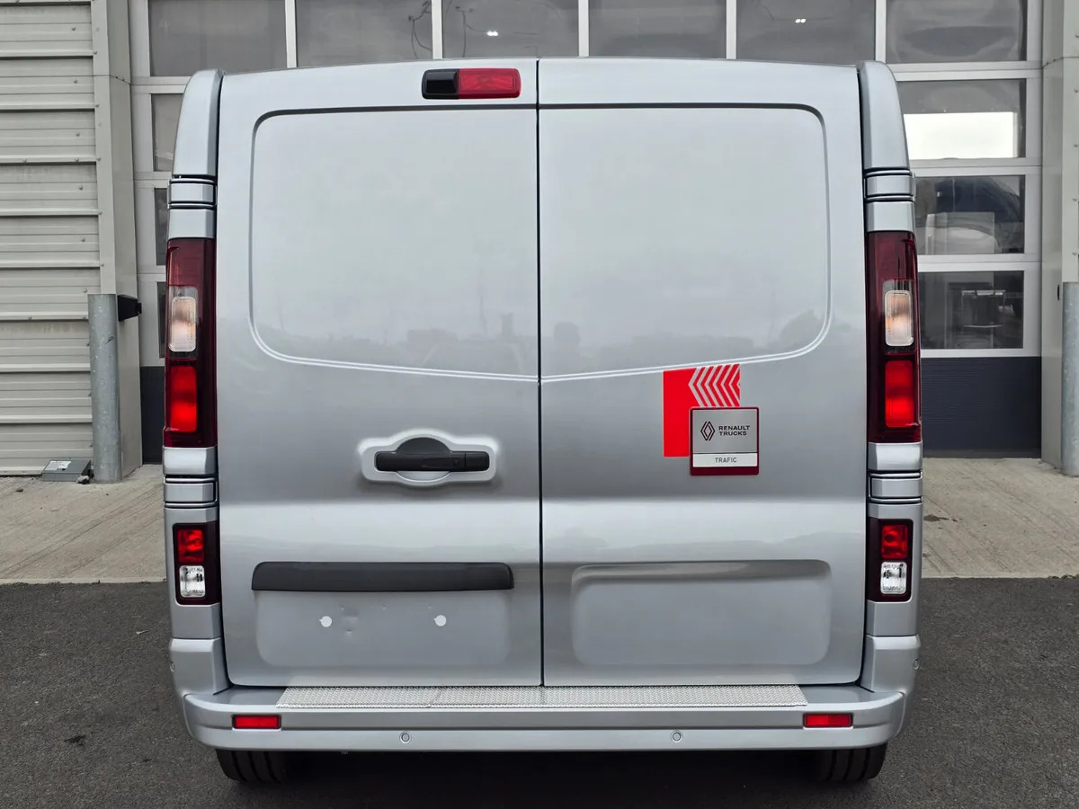 NEW Renault Trafic Exclusive 170BHP/150BHP Manual Silver - Furgon: slika 3 NEW Renault Trafic Exclusive 170BHP/150BHP Manual Silver - Furgon: slika 3