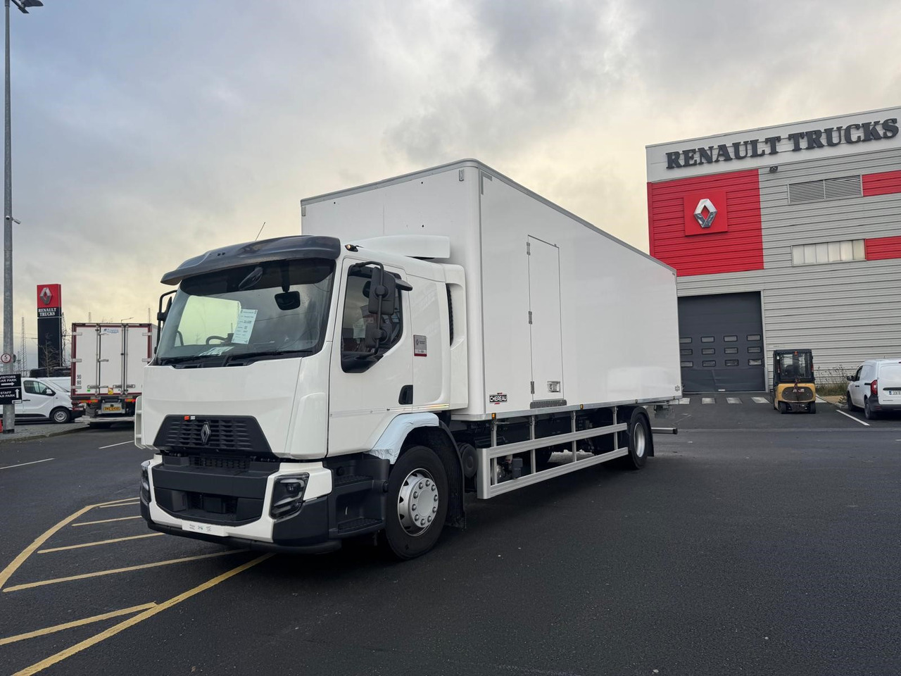 Renault Trucks D 18 Wide 4×2 with Chereau Body - Tovornjak zabojnik: slika 1 Renault Trucks D 18 Wide 4×2 with Chereau Body - Tovornjak zabojnik: slika 1