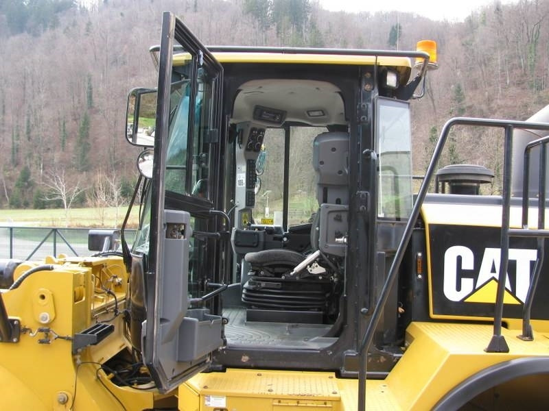 Kolesni nakladalec CAT 966K Top stanje: slika 17