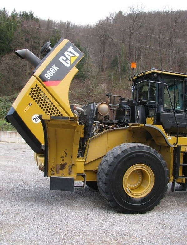 Kolesni nakladalec CAT 966K Top stanje: slika 15