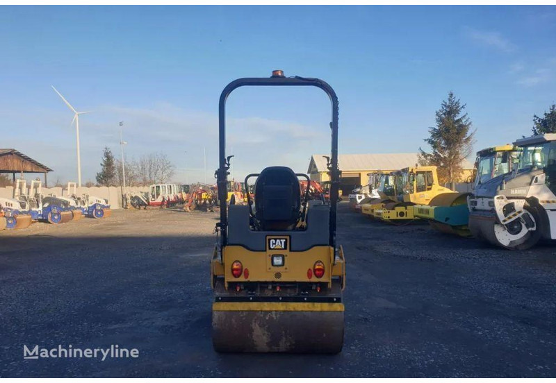Caterpillar CB 24B road roller - Valjar: slika 5 Caterpillar CB 24B road roller - Valjar: slika 5