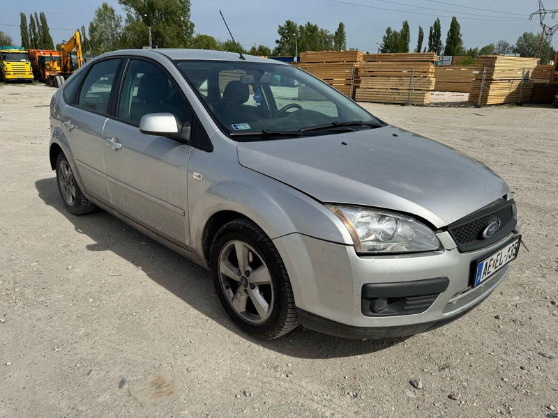 Ford Focus 1,6 i - Damaged Car - Kombilimuzina: slika 2 Ford Focus 1,6 i - Damaged Car - Kombilimuzina: slika 2