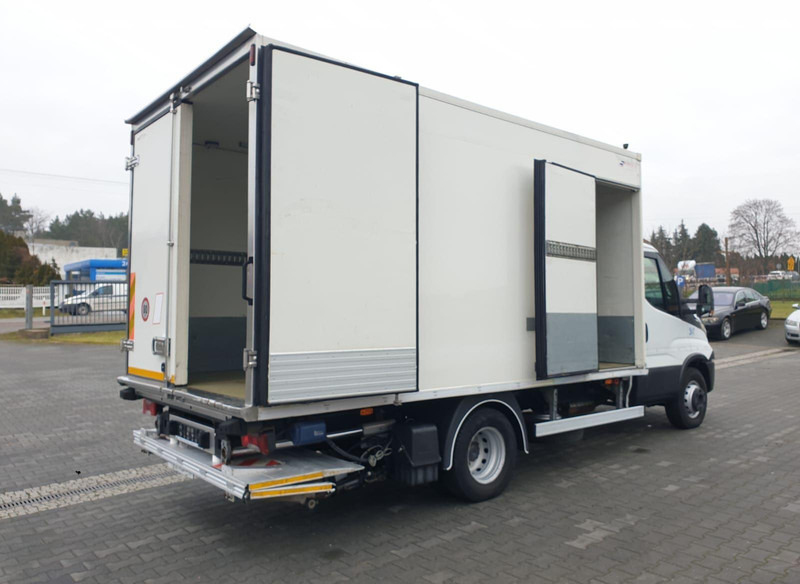 Iveco DAILY 60C15 60-150 TWO-CHAMBER REFRIGERATOR CONTAINER ISOTHERM F - Tovornjak hladilnik: slika 1 Iveco DAILY 60C15 60-150 TWO-CHAMBER REFRIGERATOR CONTAINER ISOTHERM F - Tovornjak hladilnik: slika 1