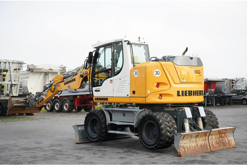 Bager na kolesih Liebherr 910 COMPACT LITRONIC  / KOPARKA KOŁOWA / KLIMATYZACJA / KAMERA: slika 9