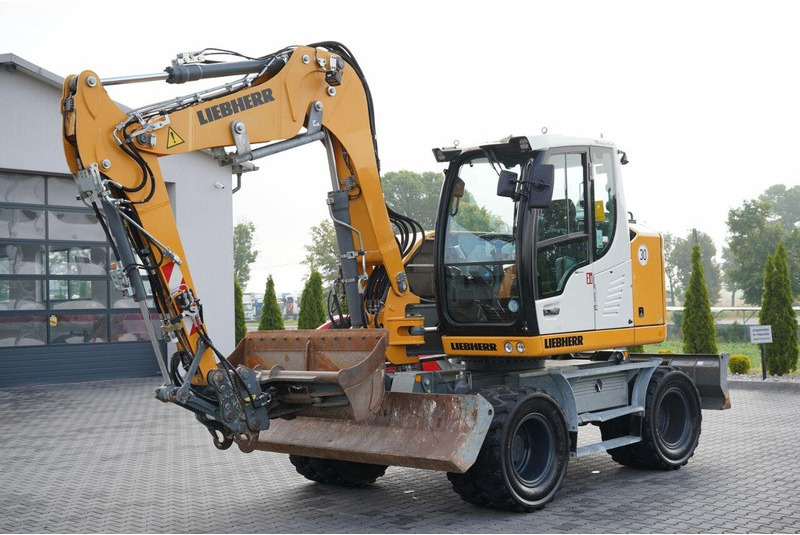 Bager na kolesih Liebherr 910 COMPACT LITRONIC  / KOPARKA KOŁOWA / KLIMATYZACJA / KAMERA: slika 14