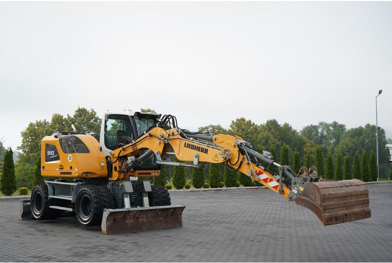 Bager na kolesih Liebherr 910 COMPACT LITRONIC  / KOPARKA KOŁOWA / KLIMATYZACJA / KAMERA: slika 11