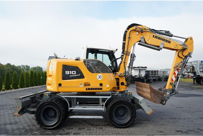 Bager na kolesih Liebherr 910 COMPACT LITRONIC  / KOPARKA KOŁOWA / KLIMATYZACJA / KAMERA: slika 17