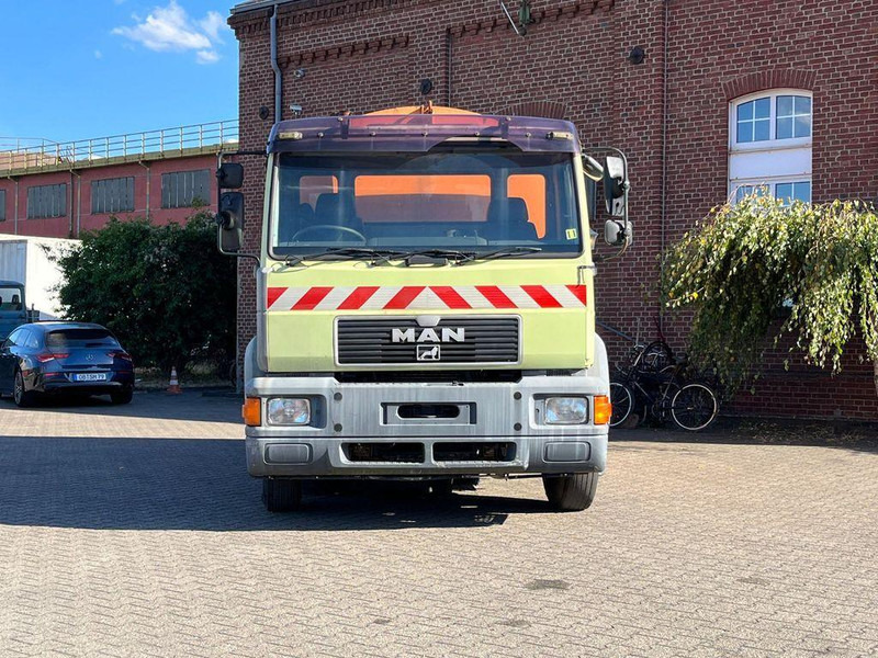 MAN 15.163 Utcaseprő - Vozilo za pometanje: slika 3 MAN 15.163 Utcaseprő - Vozilo za pometanje: slika 3